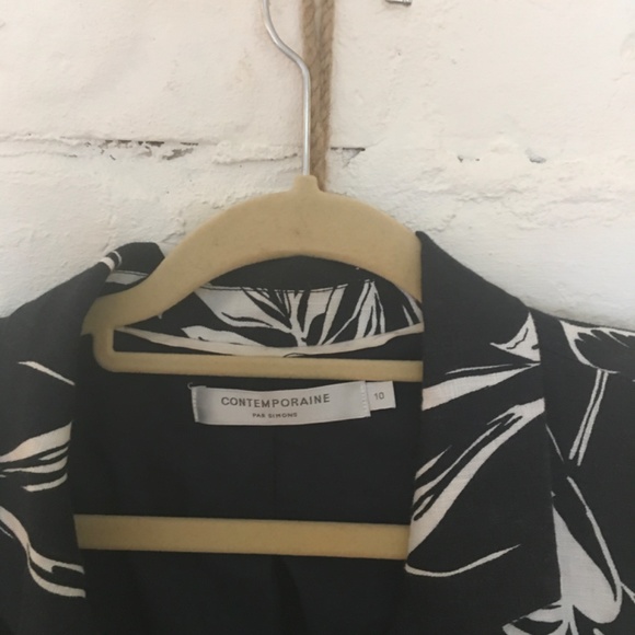 Linen 100% WHITE palms on navy ground. Perfect size 10 women’s’ fit.not measure. - Picture 2 of 3